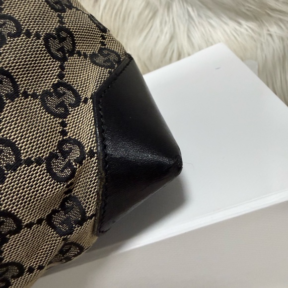 🔥SOLD🔥Authentic Gucci Beige GG Supreme Canvas Tote with Black Leather Pocket - Picture 14 of 17